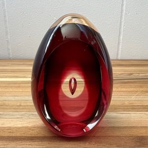 KOSTA MONA MORALES SCHILDT Ventana Series Art Glass Egg Paperweight red
